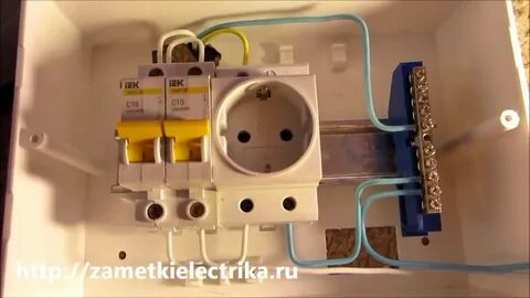В розетке две фазы