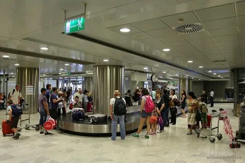 Зал выдачи багажа в аэропорту