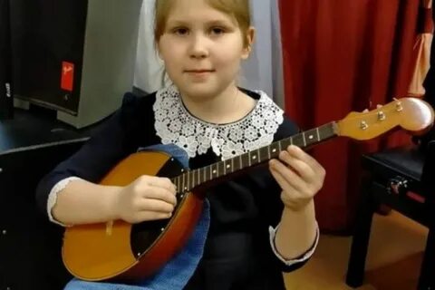 Сыграть на домре