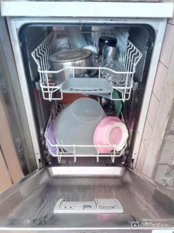 Первое включение посудомоечной машины. Первый запуск посудомоечной машины Bosch spv2ikx1br. Посудомоечная машина Hi hfs409a1w. Загрузка посудомоечных машин бош. Ханса посудомойка первый запуск.