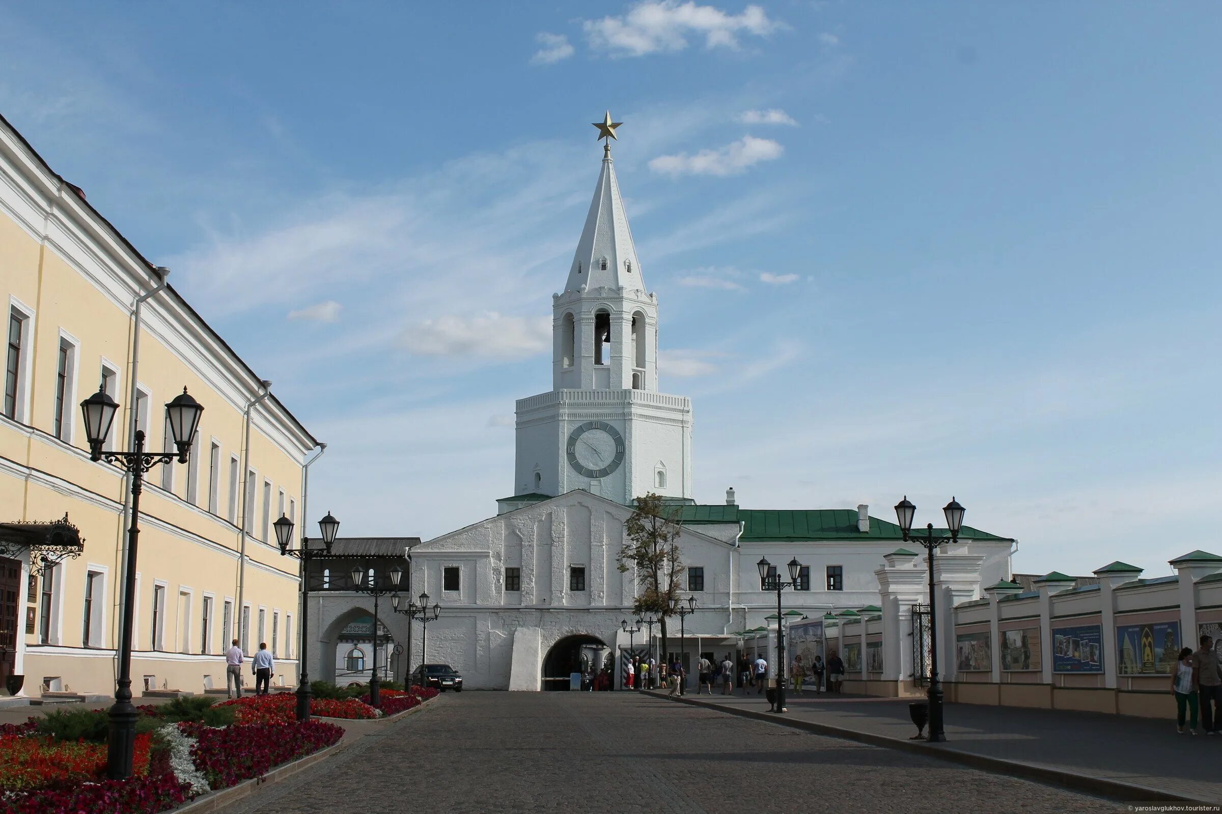 Казанский кремль казань проезд шейнкмана. Казанский кремль казань. территория казанского кремля казань. спасская башня казань. башни казанского кремля.