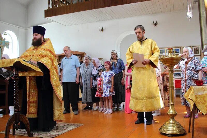 россошанская епархия воронежской области. россошанское благочиние. свято ильинский храм россошь внутри. михаил священник города россошь. россошанское благочиние расписание.