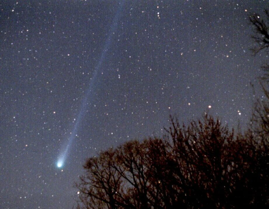 Комета в хабаровске сегодня. Комета Хиякутаке 1996. Комета Хиякутаке (c/1996 b2). Комета Хякутакэ c/1996 b2. C/1996 b2 (Хякутакэ).
