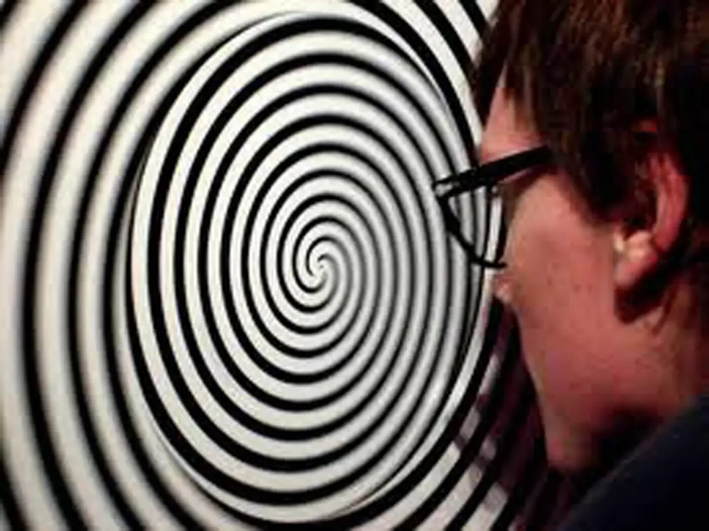 предметы для гипноза. гипноз картинки. гипноз человека. терапевтический гипноз. индукция эльмана гипноз.