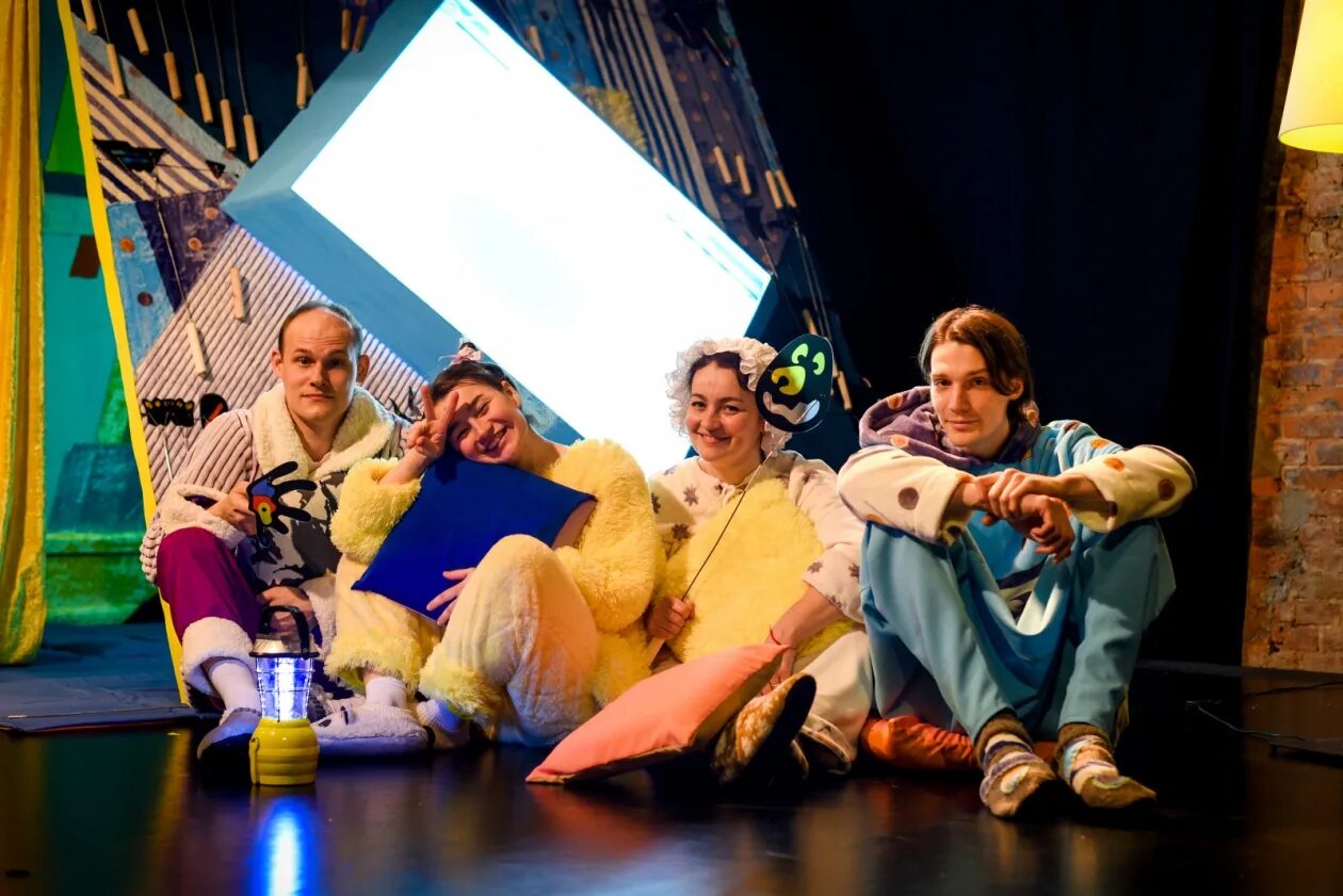 Молодежный театр пеппи длинный чулок. Онлайн спектакль. Спектакли на 2 ребенка. Молодежный театр для детей. Молодежный театр челябинск.