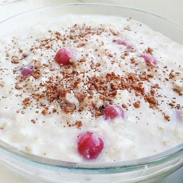 каша с творогом. выпечка из овсяной муки. мюсли с йогуртом. творог с овсянкой рецепты. овсянка с яблоком.