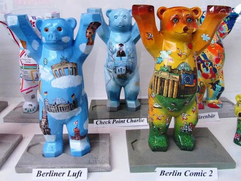 Берлинский медведь сувенир. Сувениры из Берлина. Немецкие сувениры. Сувениры из Берлина медведи.