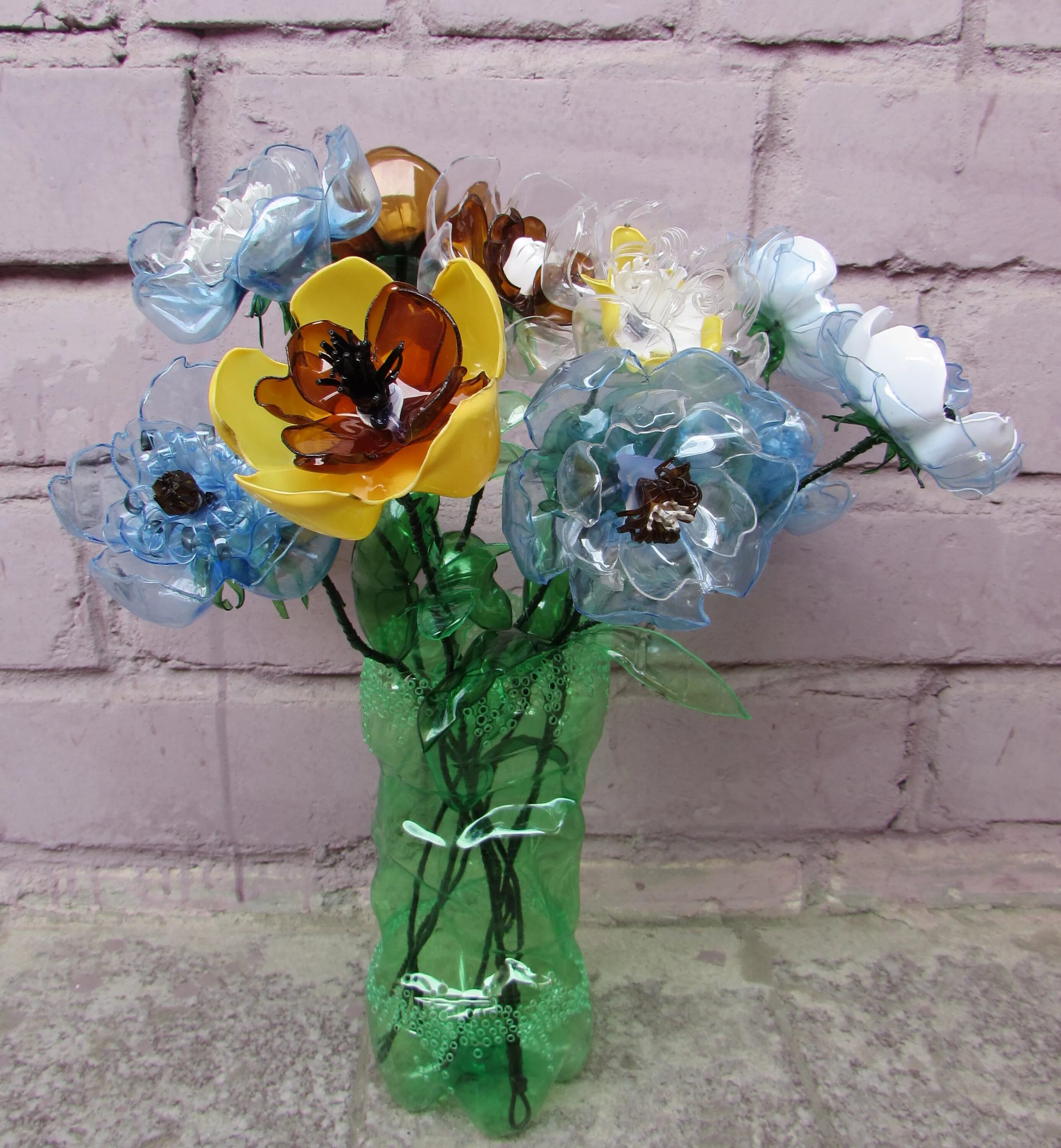 букет цветов из пластиковых бутылок. букет из пластиковых бутылок. букет из пластиковых бутылок. букет из пластиковых бутылок. букет цветов из пластиковых бутылок.