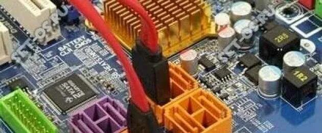 Разъем сата 1 на материнской плате. Как выглядит разъем sata 3 на материнской плате. Какие sata на материнской плате. Какие sata на материнской плате. Разъем сата 3 на материнке.