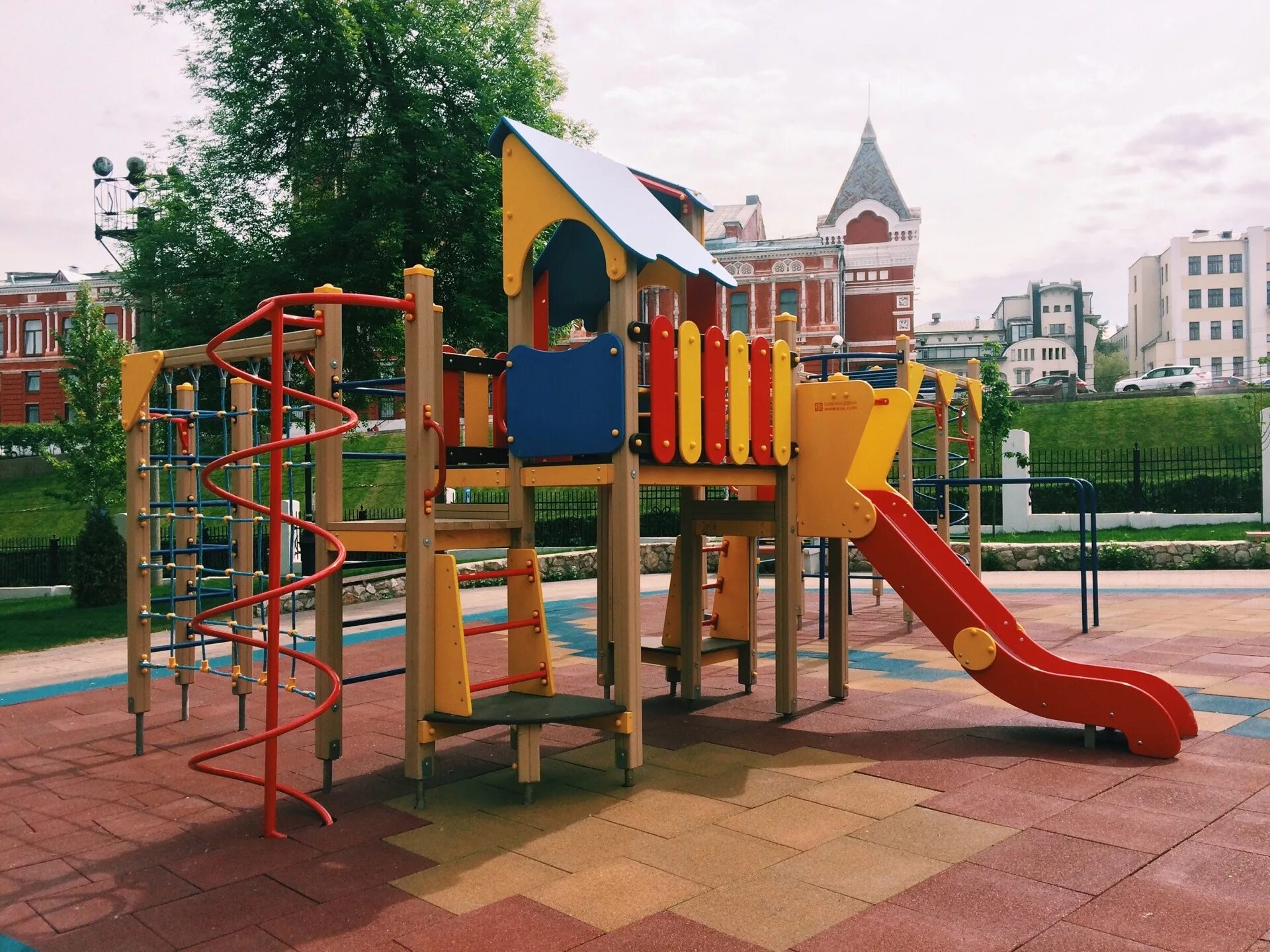 Детская площадка в Струковском парке Самара. Парк Струковский сад Самара. Детские площадки Карбышева Самара. Площадка детская Сокол Самара. Красивый город площадка