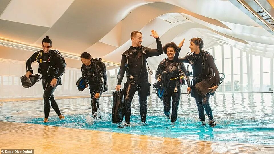 Дип дайв. Самый глубокий бассейн в мире в дубае. бассейн deep dive dubai. бассейн для дайвинга deep dive dubai. deep dive dubai самый глубокий бассейн в мире.