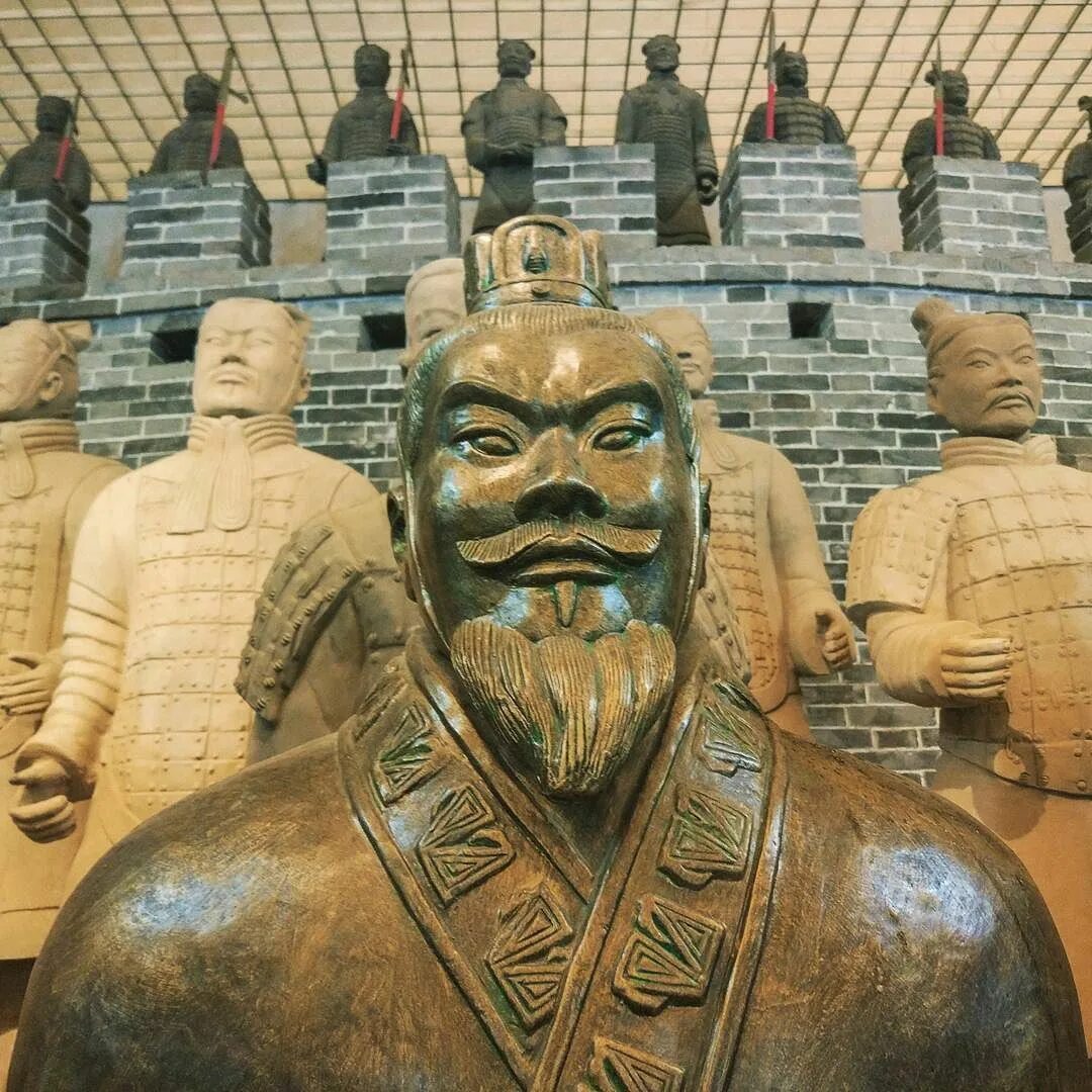 Император ши Хуан ди. Династия Цинь Шихуанди. Император Цинь Шихуанди. Цинь Шихуанди первый Император Китая.