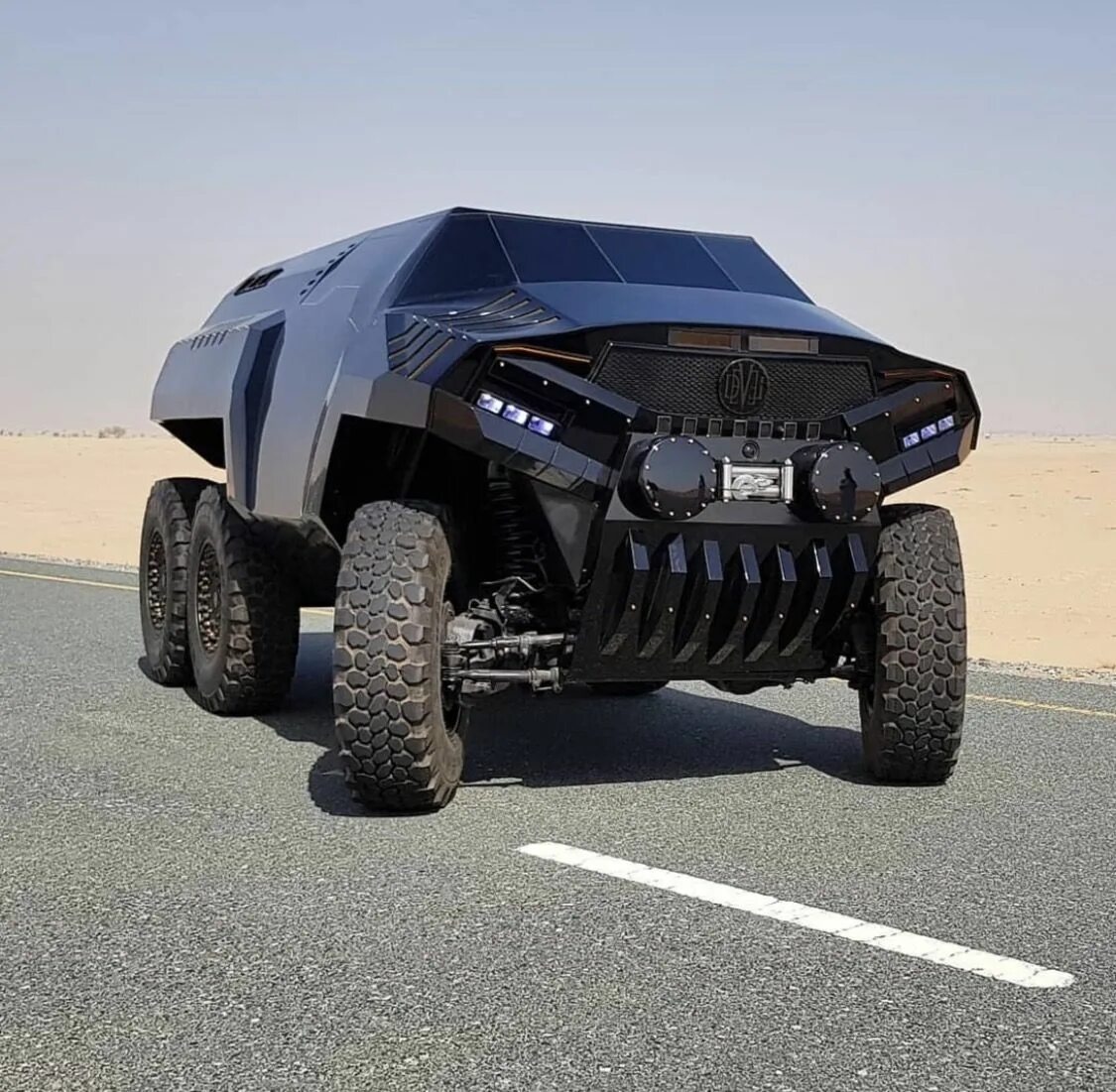 Ламборгини монстр трак. Devel sixty 6x6. арабский внедорожник devel sixty 6х6. ламборгини бигфут. devel sixty 6x6 салон.