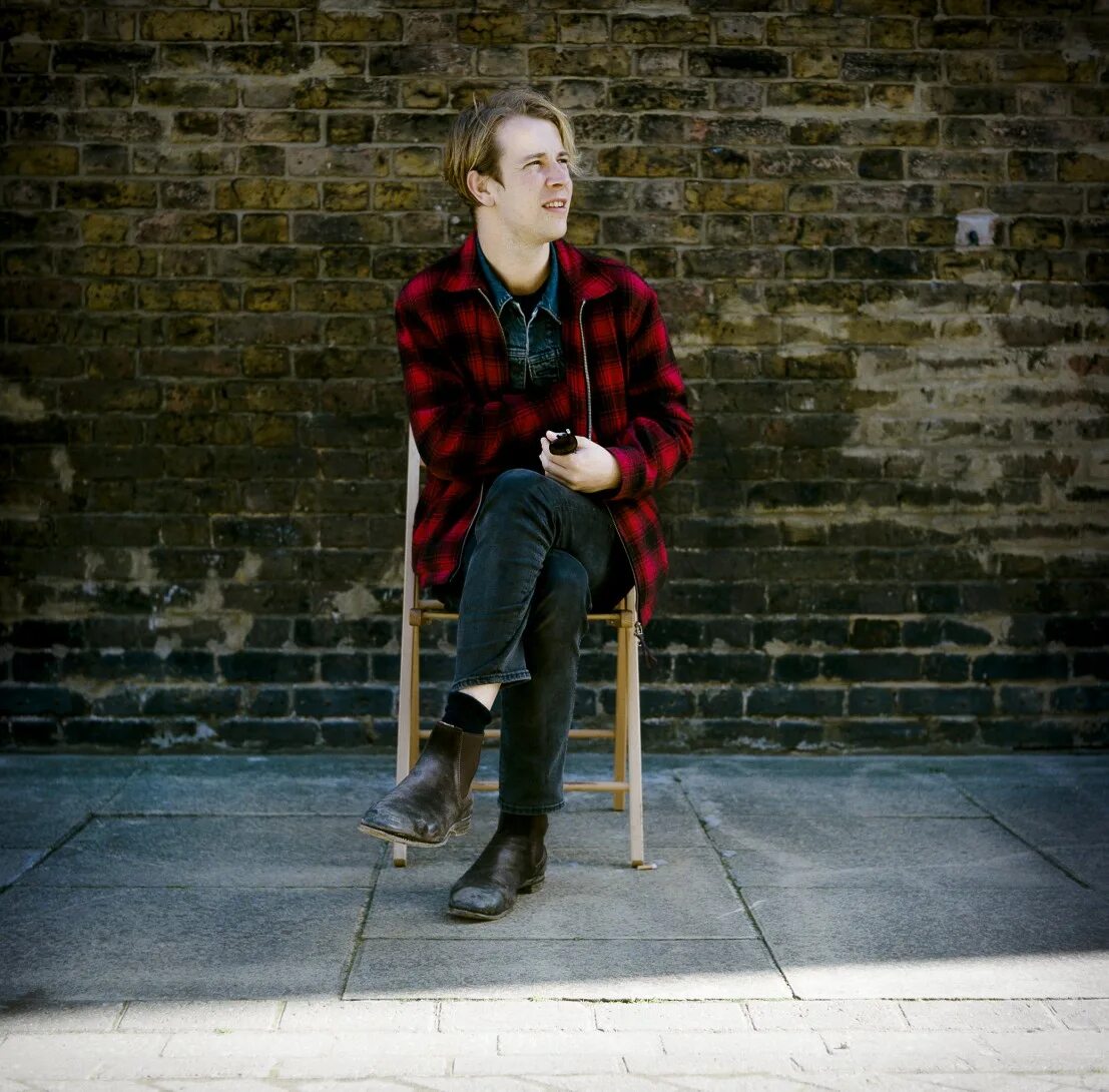 Tom another. Tom odell фото. tom odell фото 2025. tom odell сейчас. tom odell в детстве.