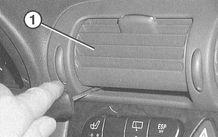W203 как снять ручки Ремонт Мерседес 203 : Уход и наружное оборудование кузова Mercedes W203