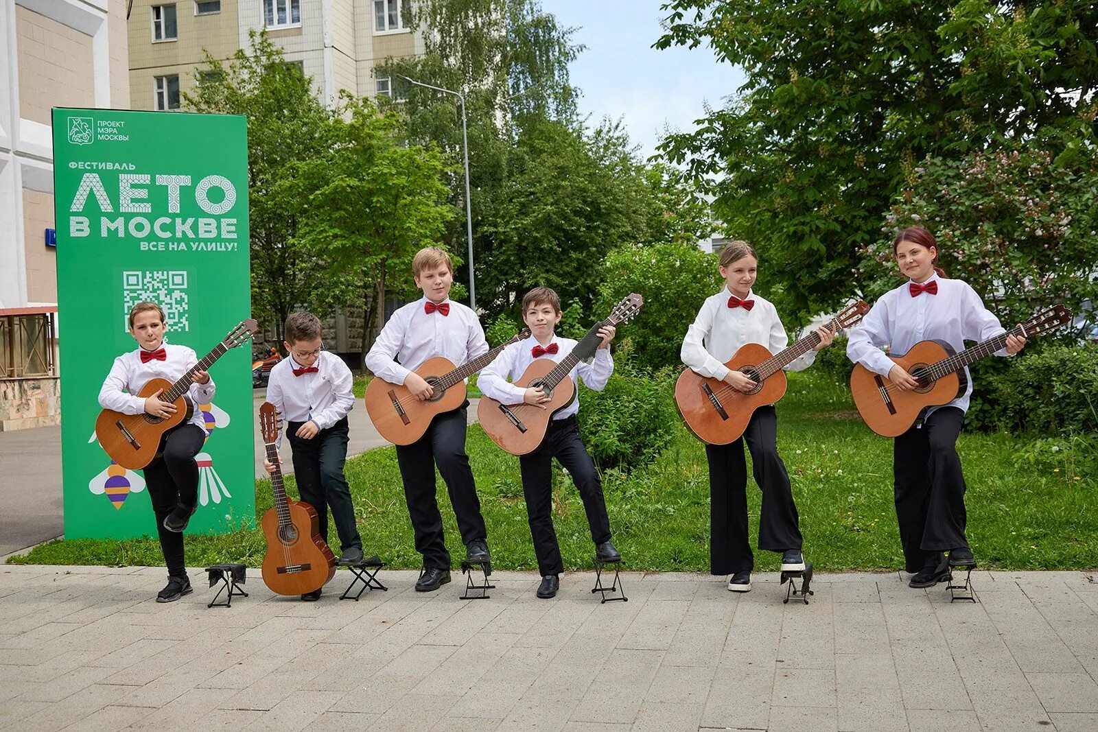 Фестиваль лето на улице. Фестиваль лето на улице. Фестиваль лето на улице. Фестиваль лето на улице. Молодежь на пикнике.