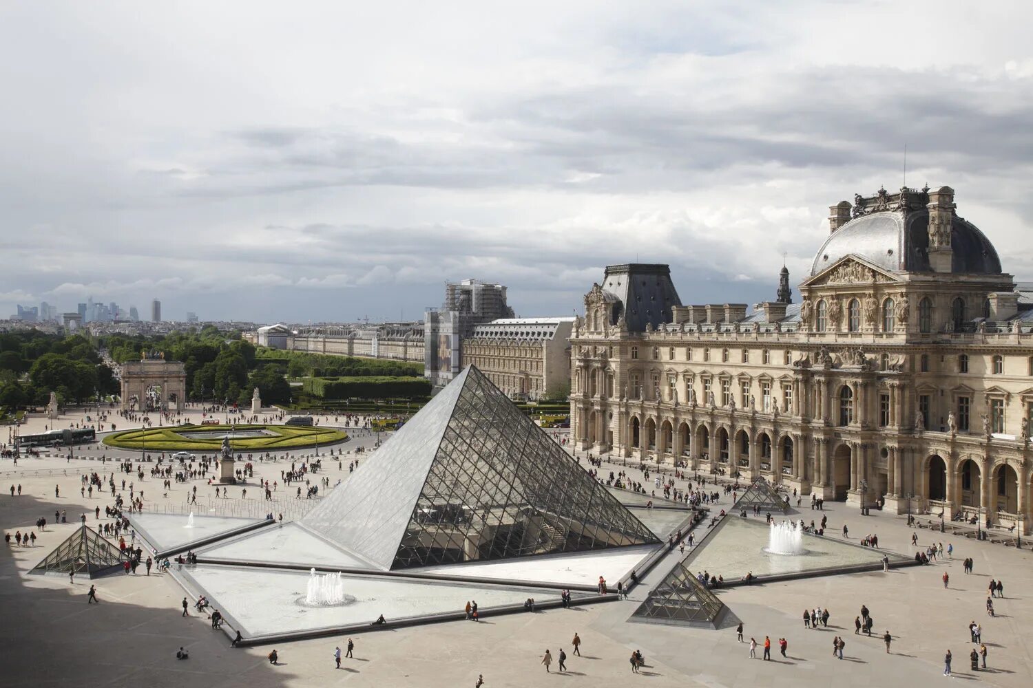 Musee louvre. Музеи. Лувр. Париж. Лувр Франция. Французский музей Лувр. Музей Лувр в Париже открытие.