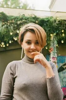 Пикапшылар көшеде бір қызды сиқыған