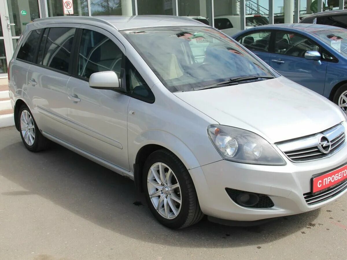 Отзыв зафира б. Опель Зафира 2010. Опель Зафира б 2010. Opel Zafira 2010 года. Опель Зафира белая 2010.