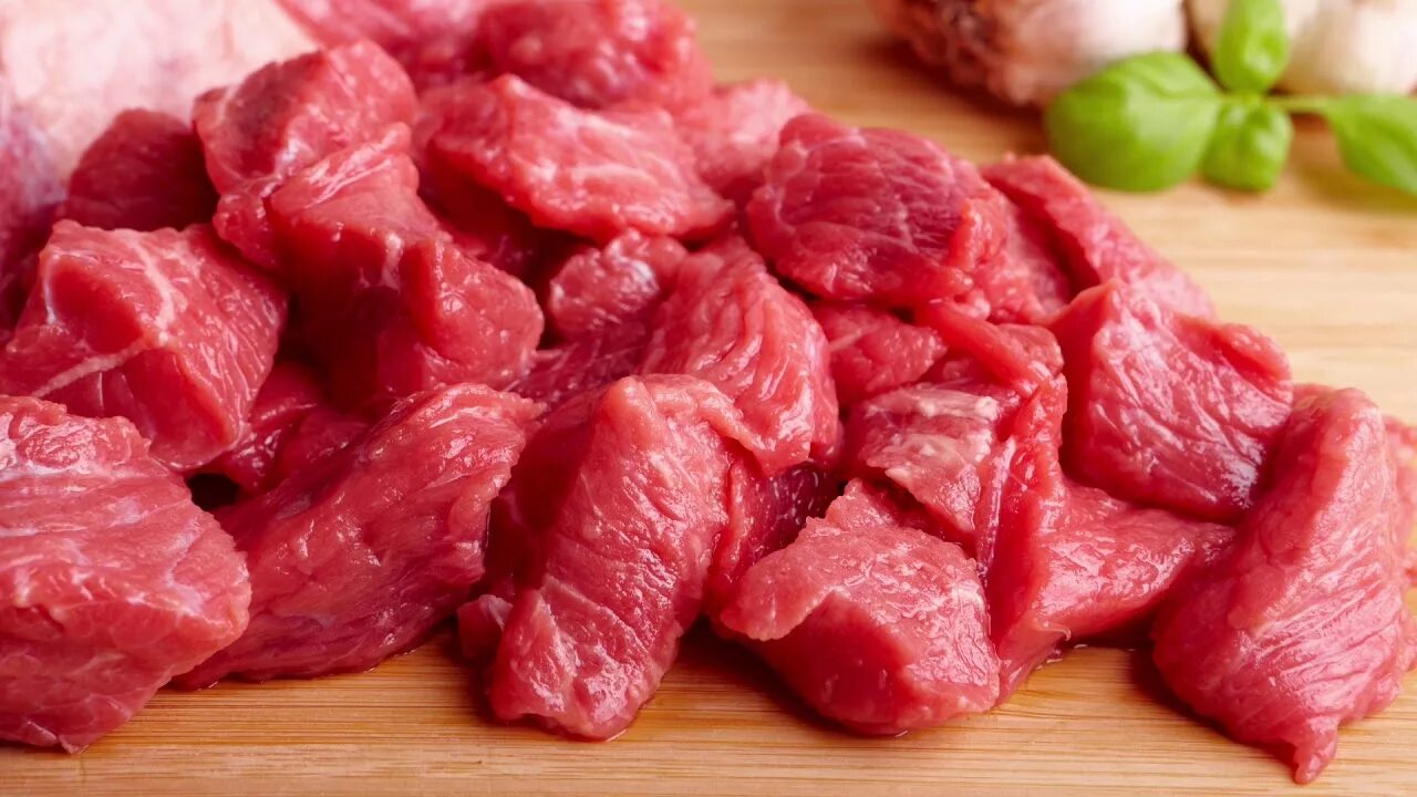 Мясо без крови видеть во. Мясо. Кусок мяса. Кусок говядины. Кусок мяса говядина.