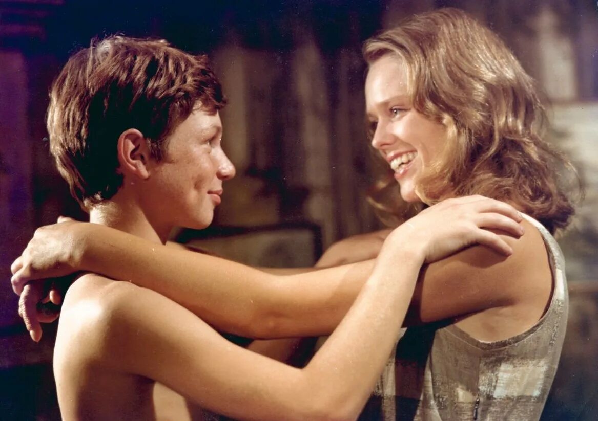 Малена 2000. Соблазнение мужчины. Мужчина и женщина в красном платье. Seduce old. Шугар дадди.