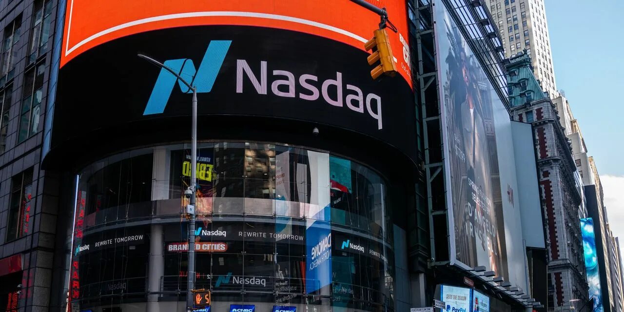 Насдак композит что это. Насдак. Профинанс насдак. Nasdaq биржа. Башня nasdaq.