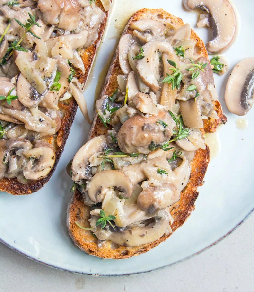 Блюдо из шампиньонов быстро и вкусно. Брускетта с грибами. брускетта с шампиньонами. постное блюдо с грибами шампиньонами. брускетты с грибами.