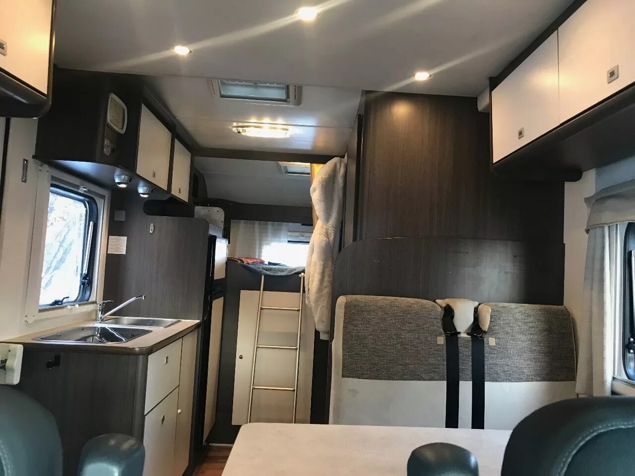 взять в аренду дом на колесах. Camper автодом. автодом форд транзит 4 спальных места. дом на колесах напрокат. взять в аренду дом на колесах.