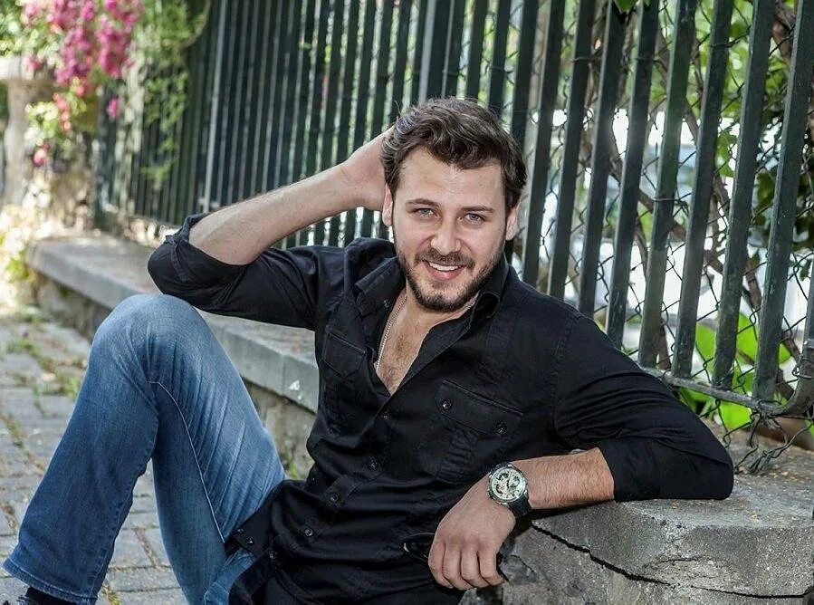 Озджан дениз актер турецкий. Джан яман. Последние новости турецких актерах. Джан яман турецкий актер. Джахит гок ветреный.