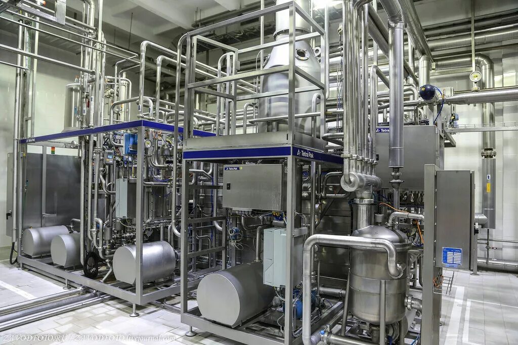 бендерский молочный комбинат. фасовка молочной продукции. предприятие молокозавод. молочный завод. предприятие молокозавод.