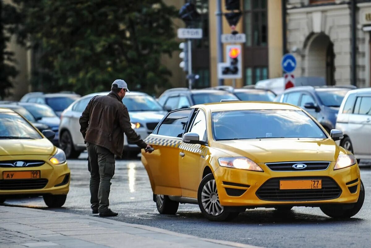 Такси мгу. Такси. Такси Москва. Московское такси. Бомбилы такси.