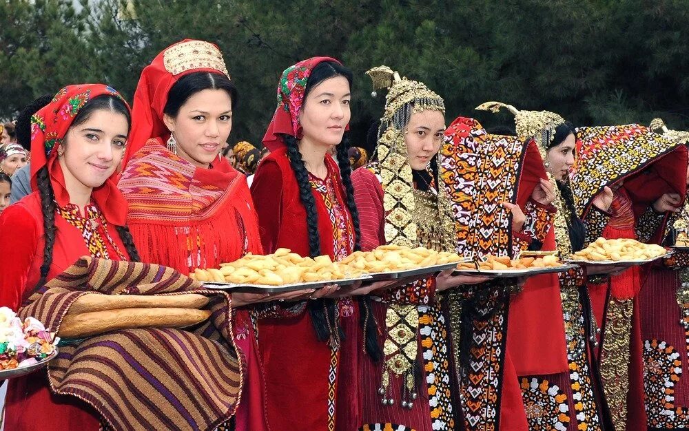 Национальности средней азии. Туркмения туркменки. Гостеприимство туркменов. Туркменистан культура Куштдепди. Национальная одежда Туркмении гупба.