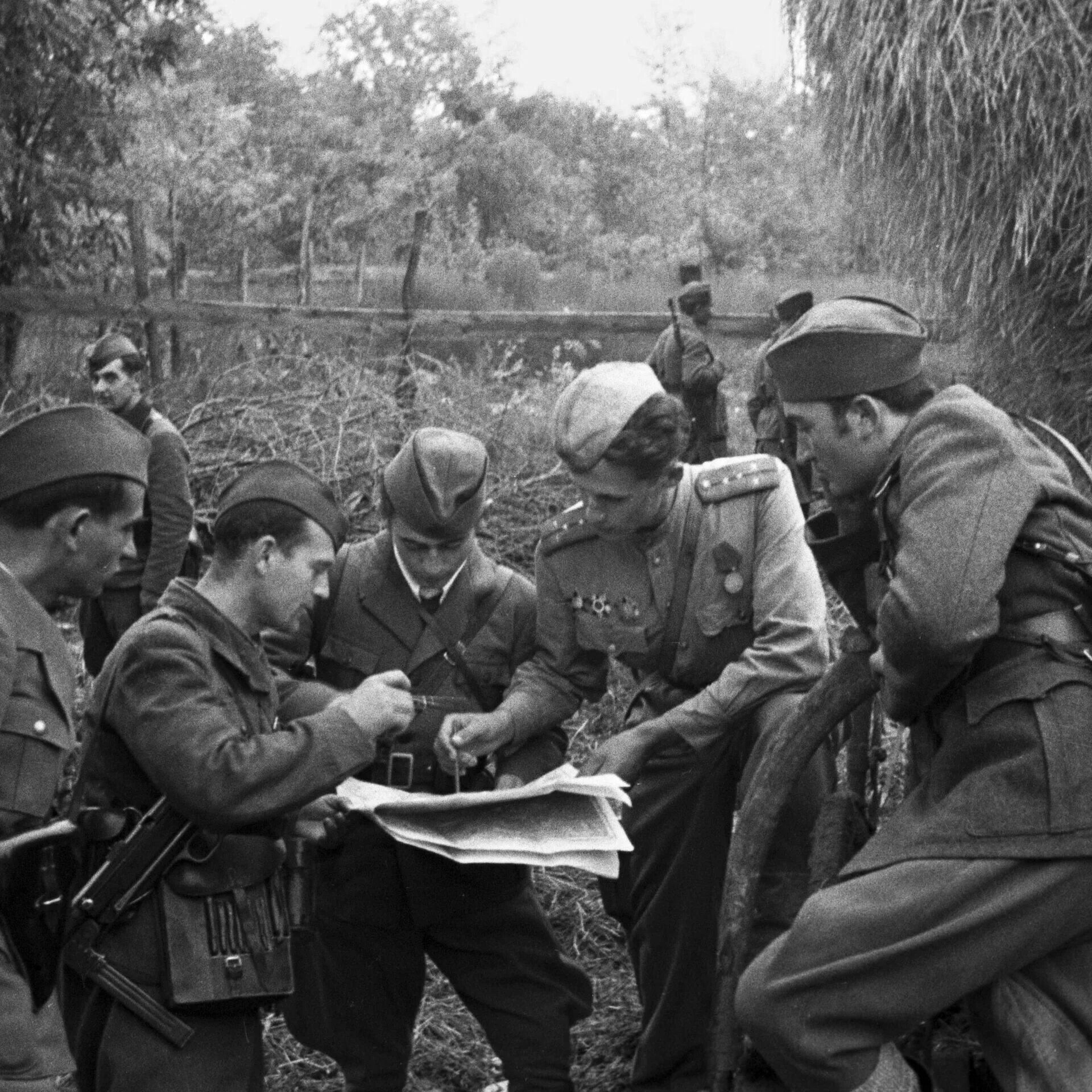 Украина во второй мировой. Югославские Партизаны второй мировой войны. 1944 Югославские Партизаны. Армия Югославии ВМВ. Белградская операция 1944.