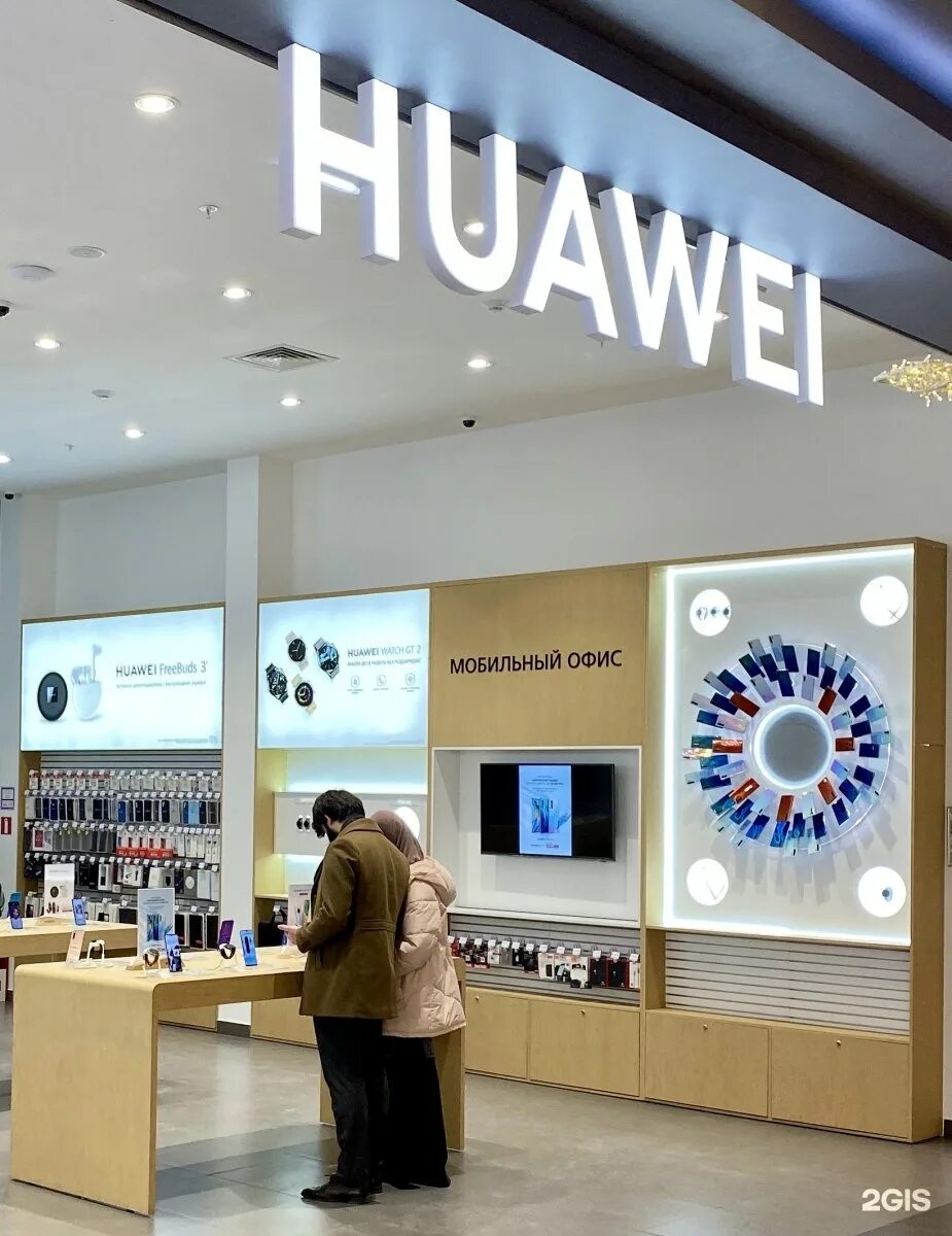 Купить huawei в магазине. Фирменный магазин Huawei Колумбус. Huawei магазин. Фирменный магазин Хуавей. Huawei магазин в Москве.