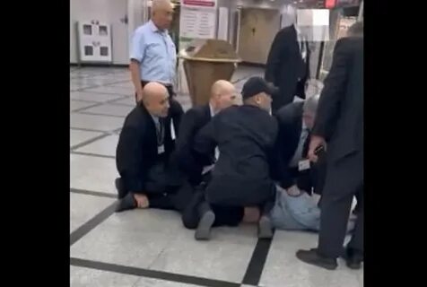 Нападение охранников