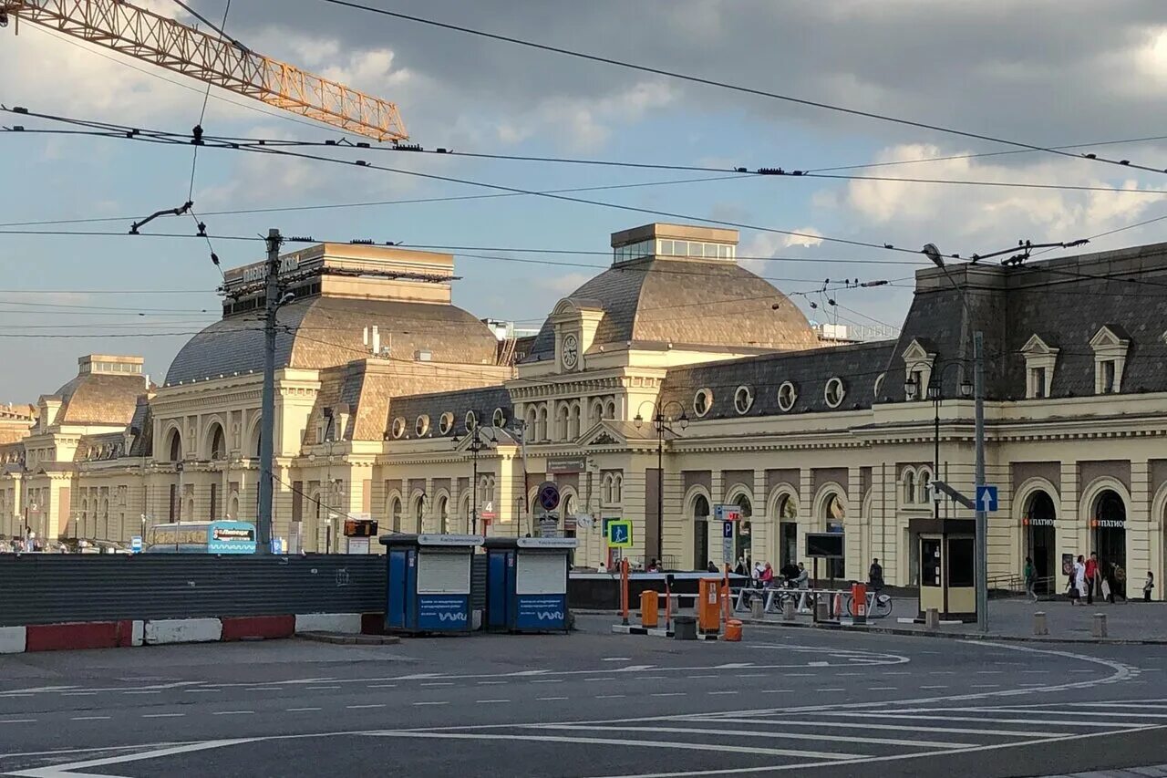 Площадь павелецкого вокзала. Павелецкий вокзал Москва. Привокзальная площадь Павелецкого вокзала. Архитектура Москва Павелецкий вокзал. Павелецкий вокзал перрон.