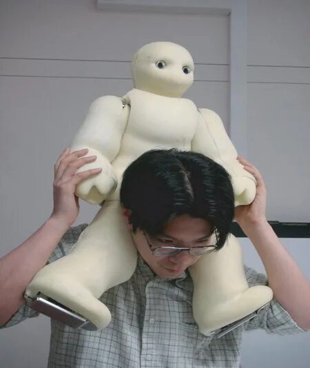 Киборг искусственный интеллект. Кожаное робот. Кожаное робот. Искусственная кожа для роботов. Смешной робот.