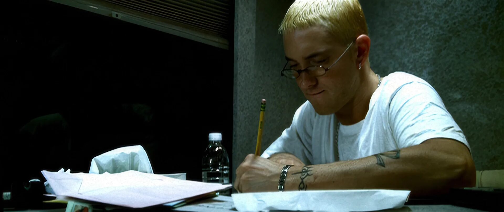 Eminem stand. Эминем Стэн. Эминем Стэн клип. Девон Сава и Эминем. Девон Сава Стэн.