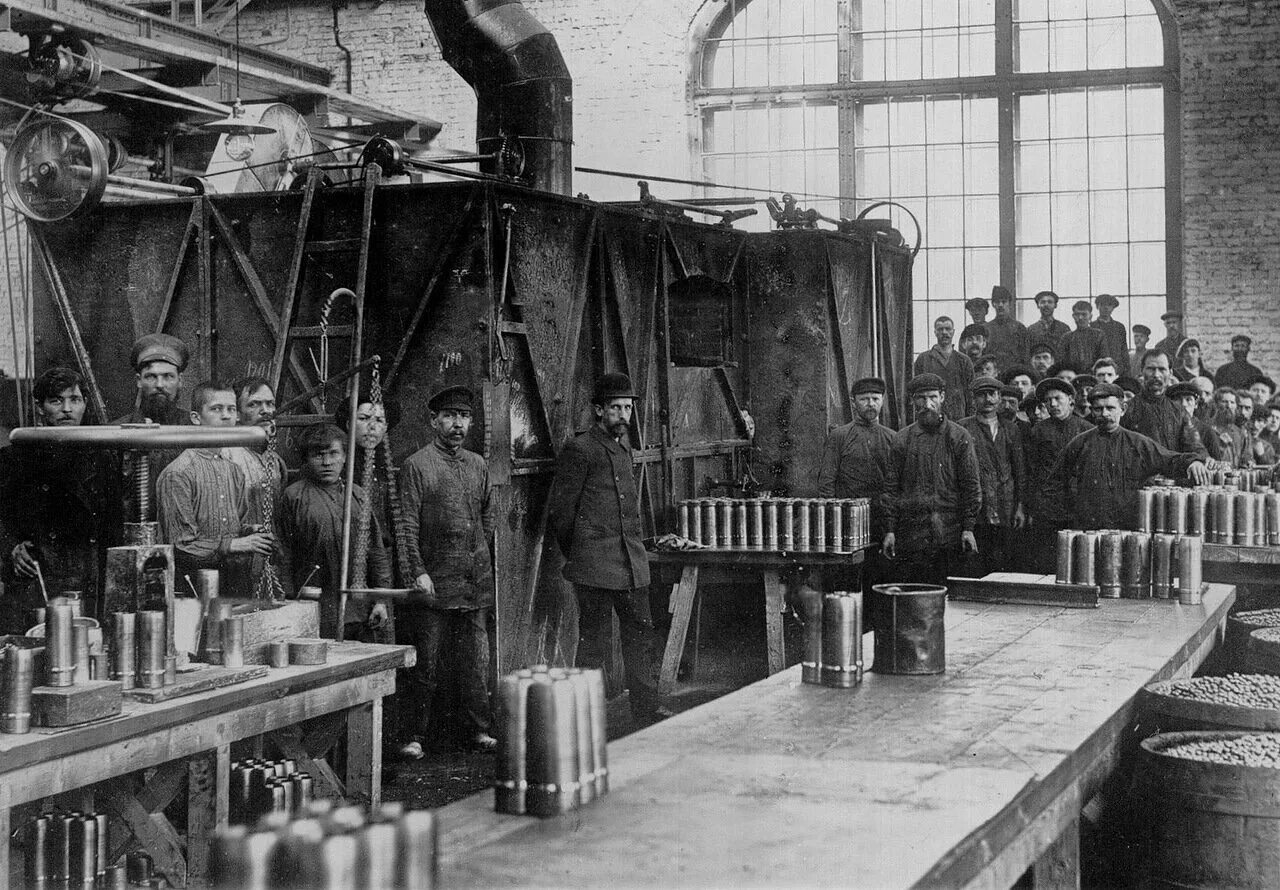 путиловский завод в 19 веке. путиловский завод в начале 20 века. путиловский завод 1917. путиловский завод в петербурге в 19 веке. петербург 19 века путиловский завод.