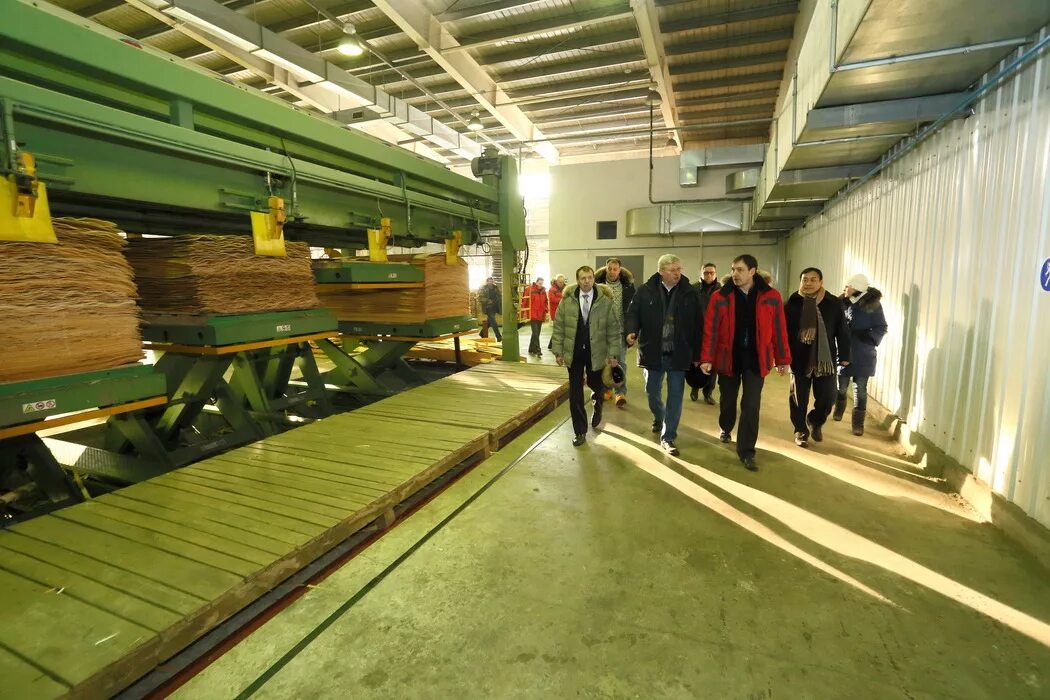 Завод в китае. Завод тесла гигафабрика. Китай импорт спг. Китайский завод муром. Самый большой завод в мире.