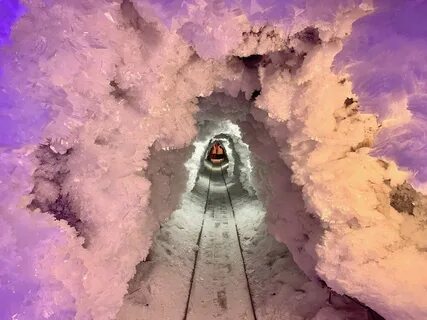 За речкой тихоструйной есть высокая гора