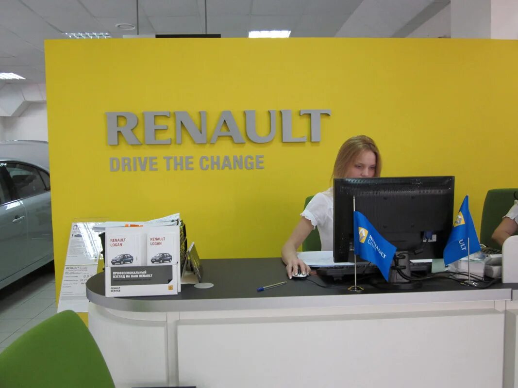 Renault ТРАНСТЕХСЕРВИС Чебоксары. Автосалон Рено в Чебоксарах. Дилер Рено в Чебоксарах. ТТС Рено сотрудники. Купить рено в челнах