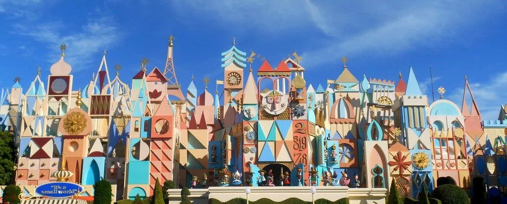 Small World Tokyo Disneyland. It s a small World Disneyland заключëнные. Фотообои 90 х годов детские Диснейленд. This is small world