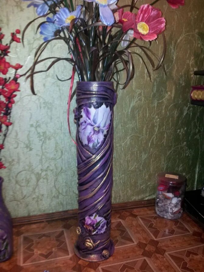 Самодельная ваза своими руками. Напольная ваза из трубы. Напольные вазы из труб. Самодельная напольная ваза. Ваза напольная из пластиковой трубы.