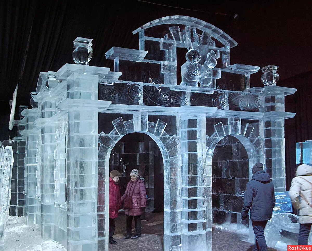 Ледяной дом 2. Ледяной дом 2. Ледяной дом в санкт-петербурге. Ледяной дворец анны иоанновны. Дом на ледяном озере картина.