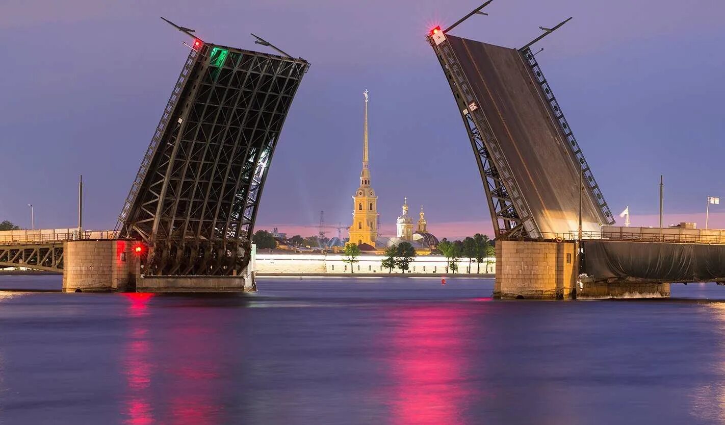 Дворцовый мост санкт петербург кратко. Санкт-Петербург. Достопримечательности Санкт-Петербурга Дворцовый мост. Дворцовый разводной мост в Санкт-Петербурге. Дворцовый мост мост.