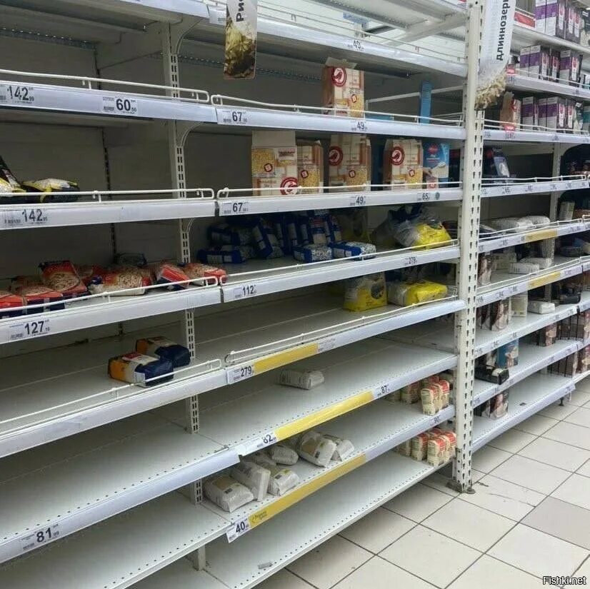 Ашан энтузиастов. Ашан шоссе энтузиастов. автомагазин ашан. металлические стеллажи гипермаркета ашан. вторичная выкладка ашан.