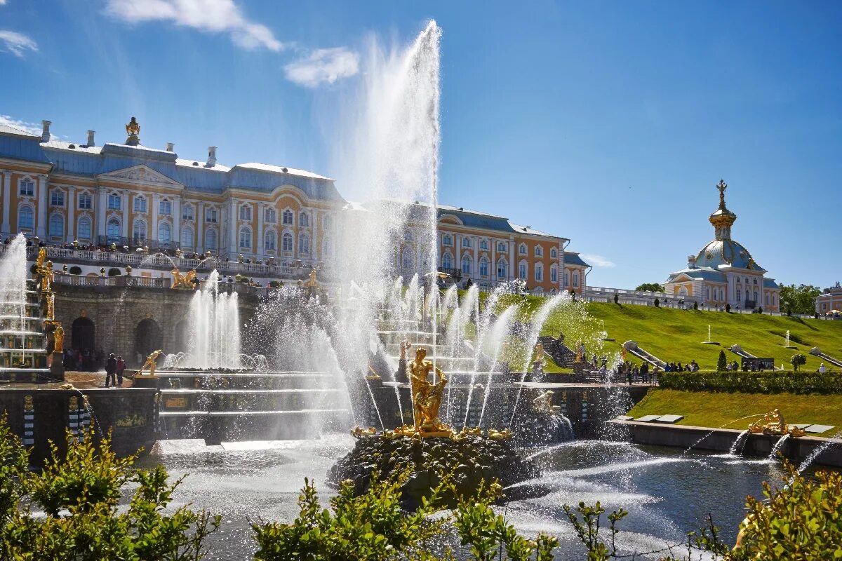 1 июня спб. Петра Великого в Петергофе фонтан. Петергоф Каскад фонтанов.