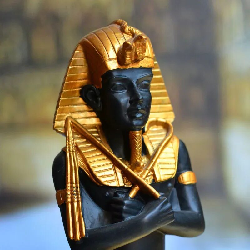 Фараон древний китай. Статуэтка Египетский Тутанхамон. Статуэтка фараон Тутанхамон. Фараон из Египта. Пирамида Египет статуи Тутанхамон.