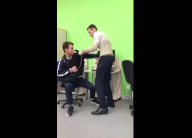 Довели преподавателя. Учитель довел до слез. Довели преподавателя. Довели преподавателя. Учитель сзади.